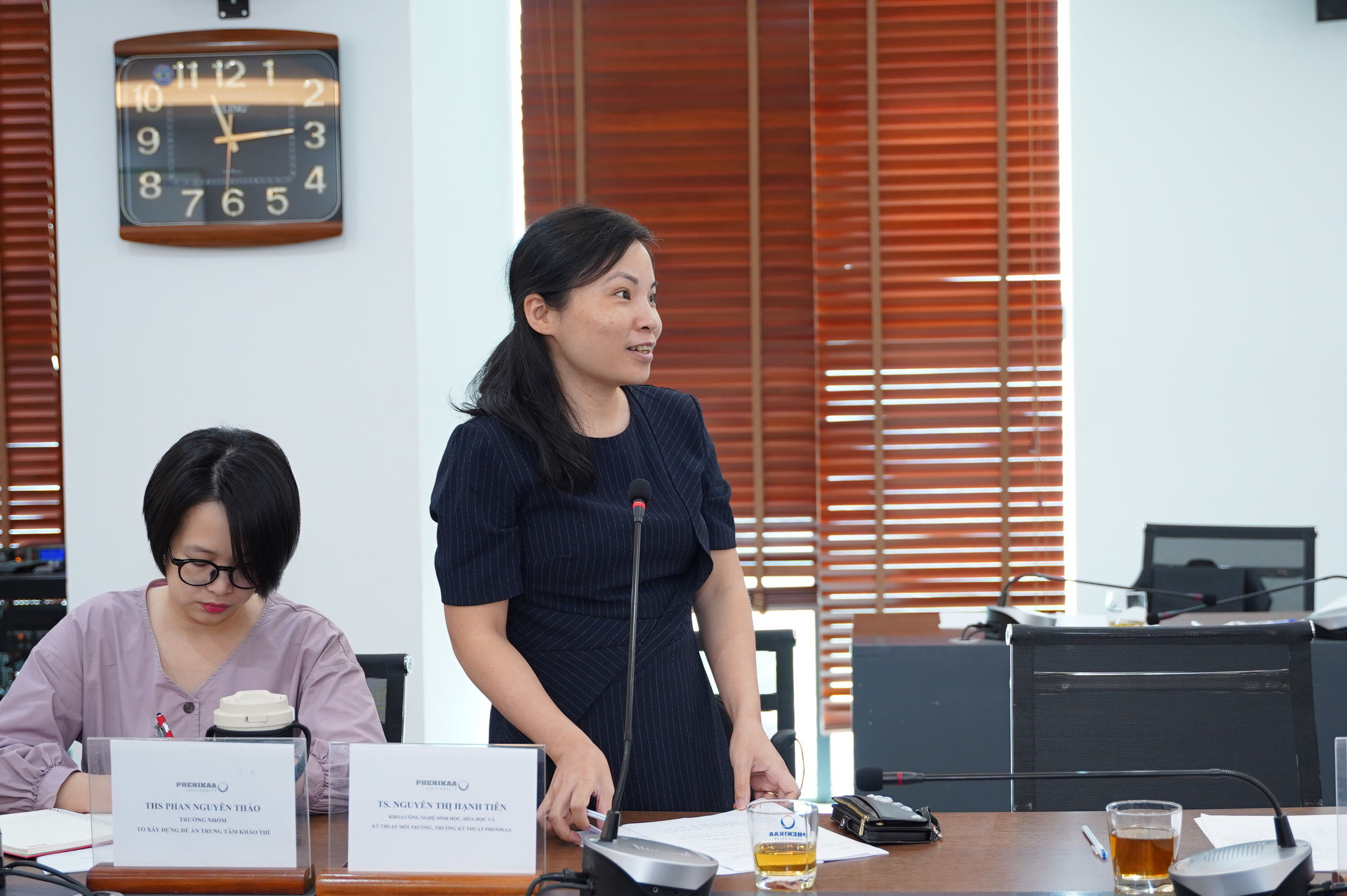 TS Nguyễn Thị Hạnh Tiên thảo luận, góp ý về Khóa học ESG sắp tới dành cho học sinh THPT, sinh viên