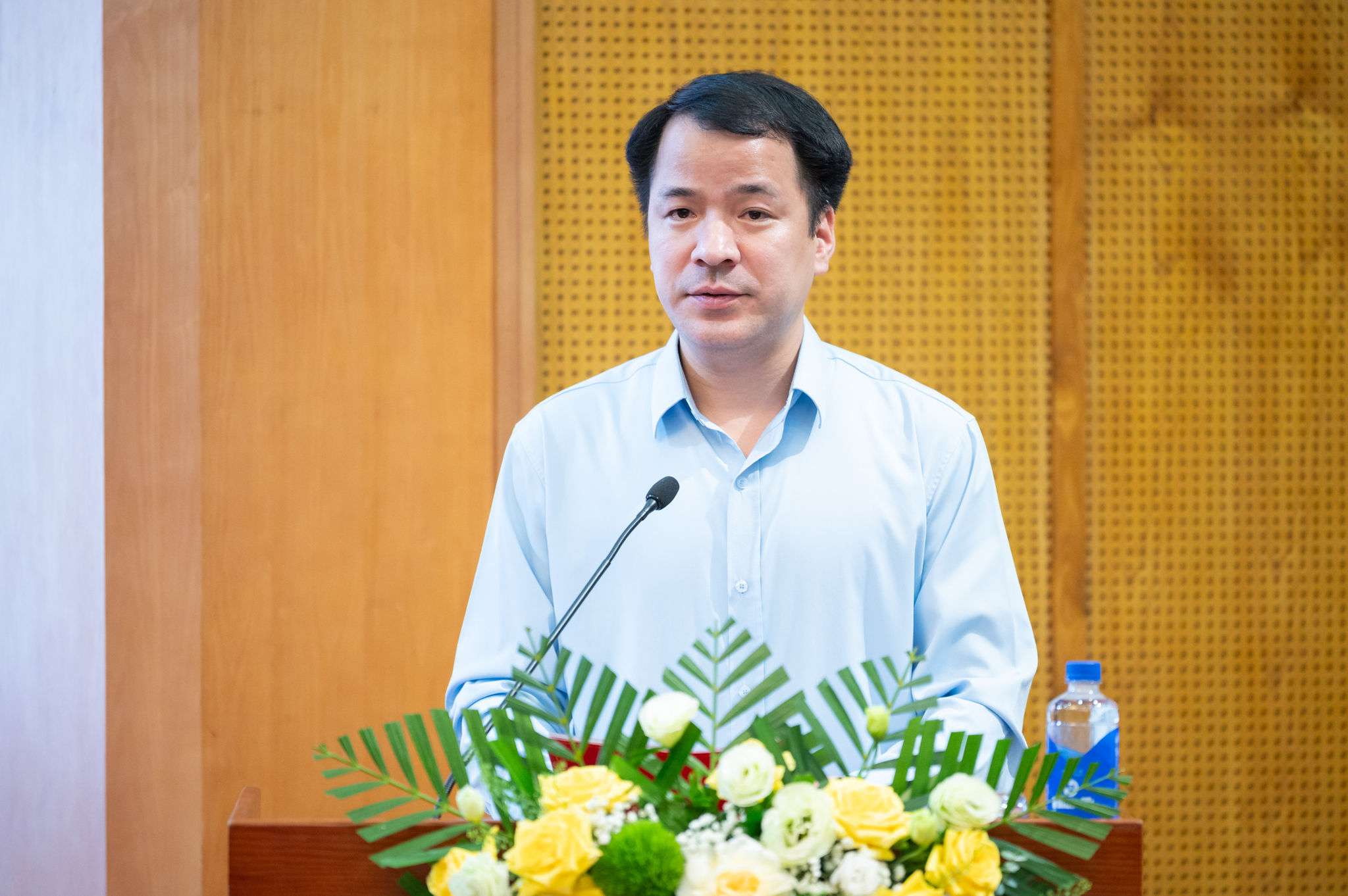 Đại biểu trình bày tham luận