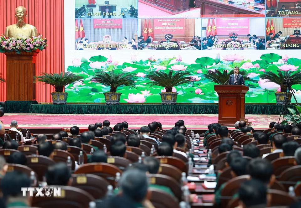 d7c0ad100c37b1d175058d9a59d4e21100ddb41c54c45-_ttxvn-thu-tuong-du-hoi-nghi-quan-chinh-toan-quan-6-thang-dau-nam-2026-12.jpg.avif
