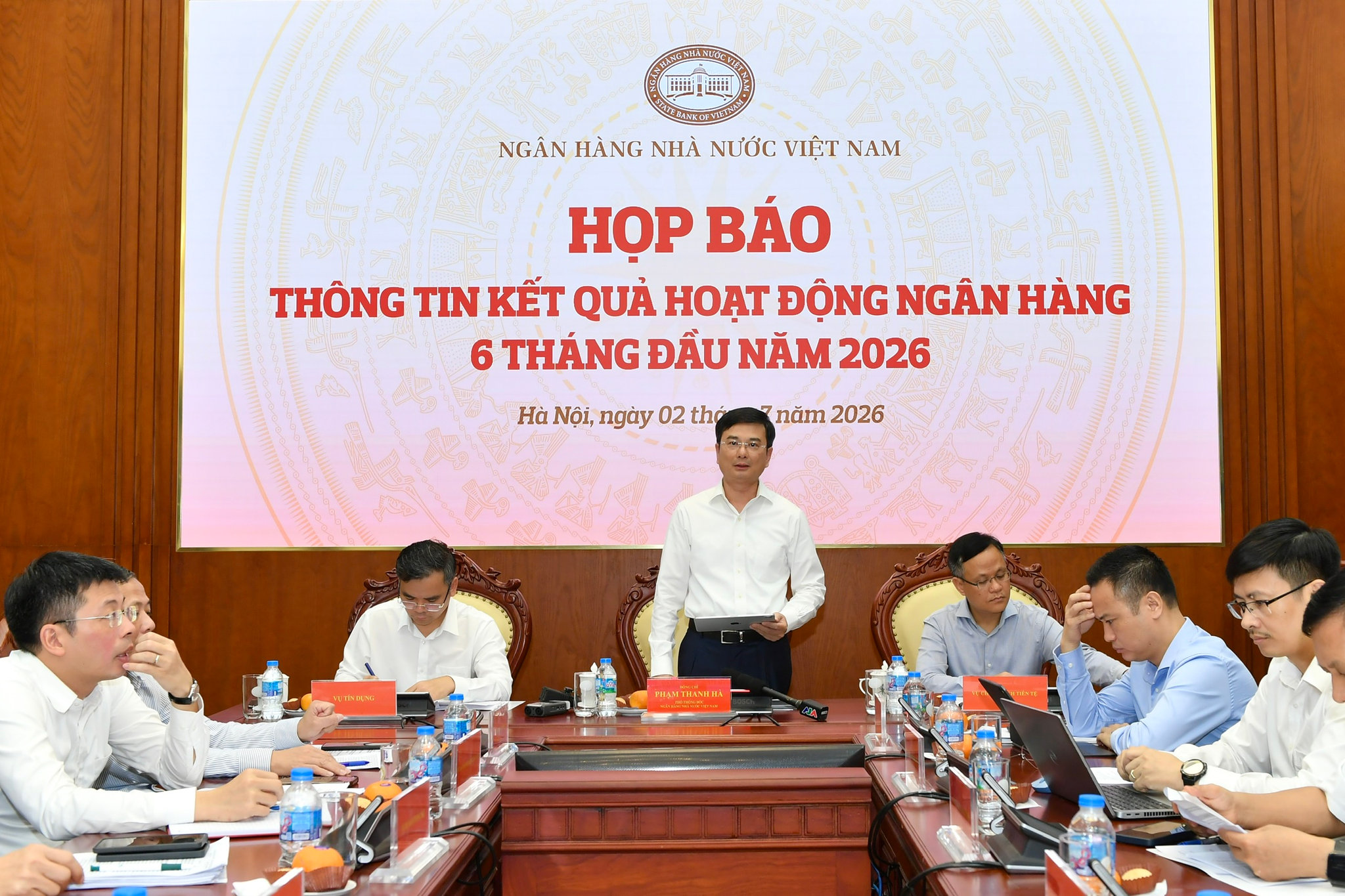 họp báo