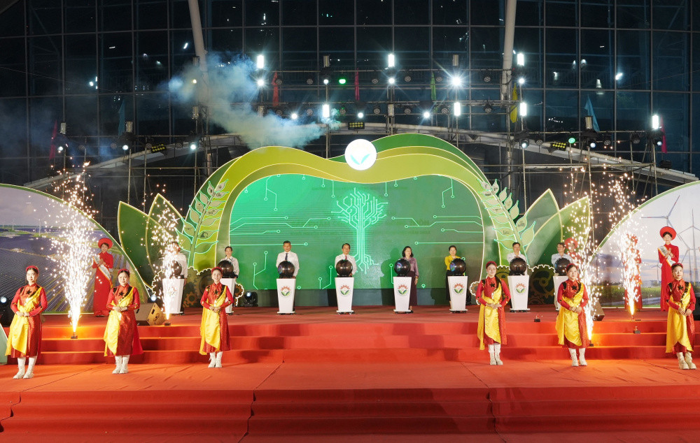 khai-mac-hoi-cho-trien-lam-san-pham-cong-nghiep-nong-thon-nam-2026-khoi-nguon-doi-moi-thuc-day-thuong-hieu-viet_6a4534776635f.jpg
