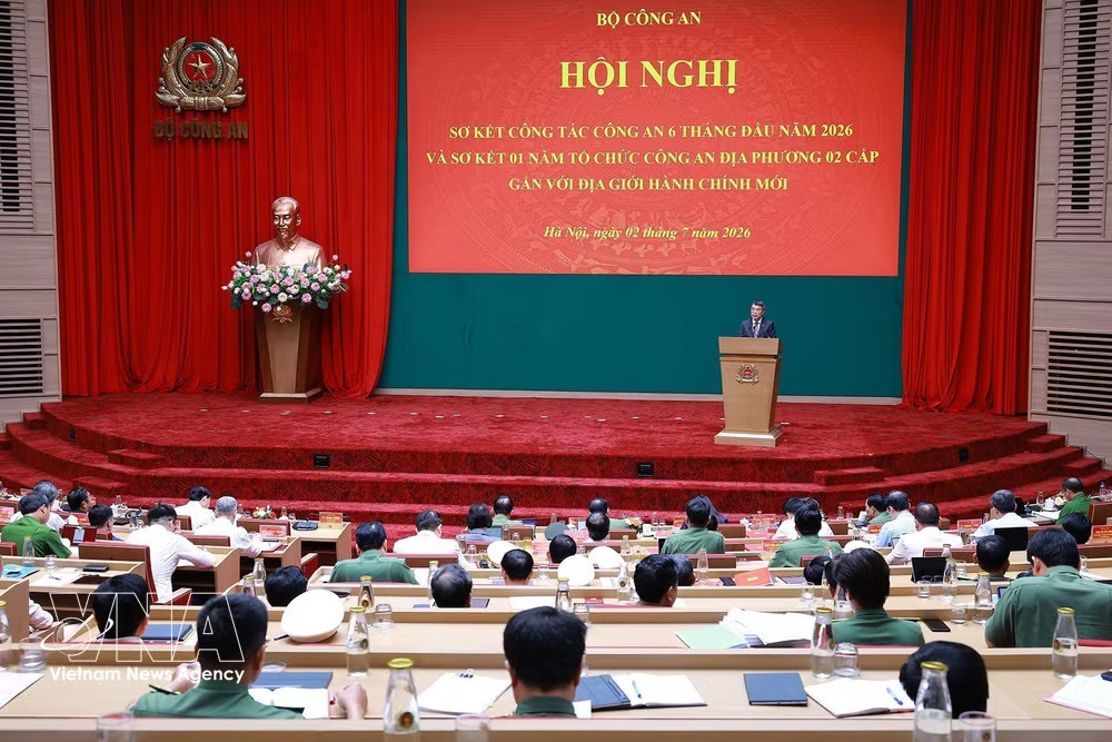 Prime Minister Le Minh Hung speaks at the conference reviewing public security work in the first six months of 2026 and one year of operating the two-tier local public security model under the new administrative boundaries in Hanoi on July 2, 2026. (Photo: VNA) vnanet-pm-le-minh-hung-2.jpg