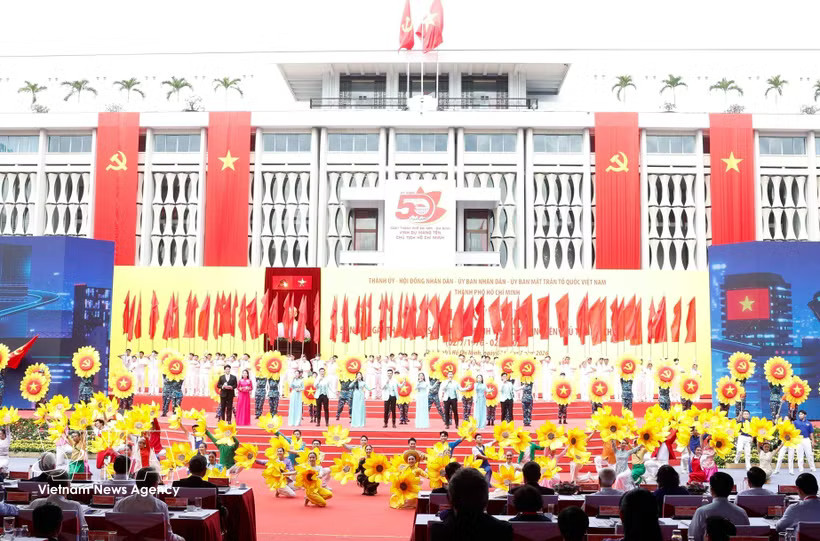An art performance at the ceremony to mark the 50th anniversary of Saigon-Gia Dinh city being officially named after President Ho Chi Minh (July 2, 1976–2026). (Photo: VNA)