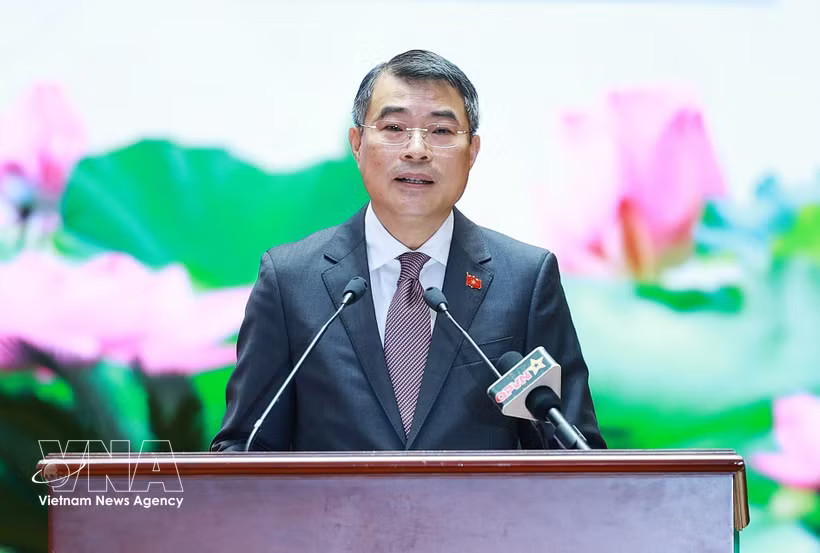 Prime Minister Le Minh Hung speaks at the national political-military conference. (Photo: VNA)