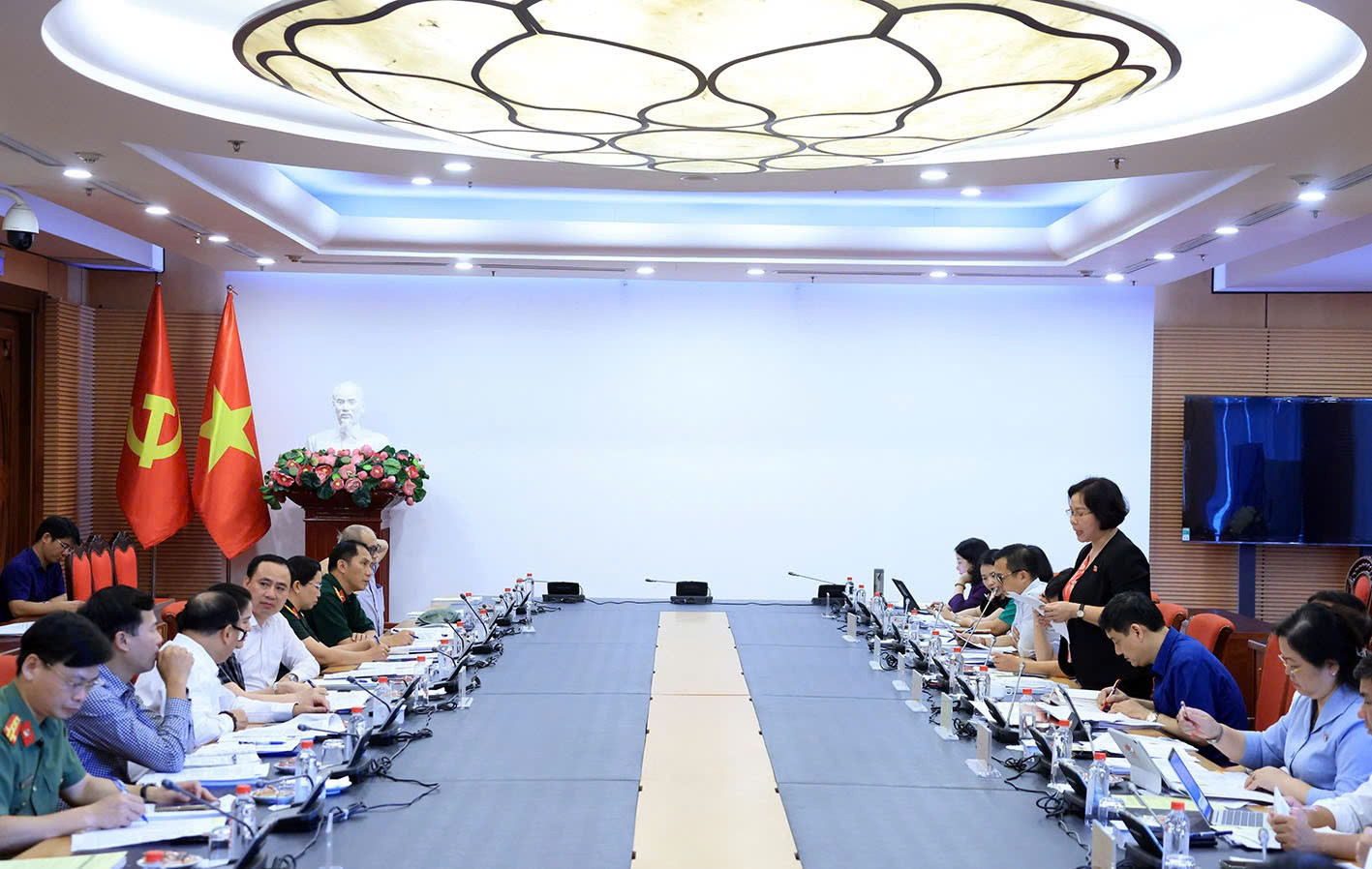 Quang cảnh Phiên họp