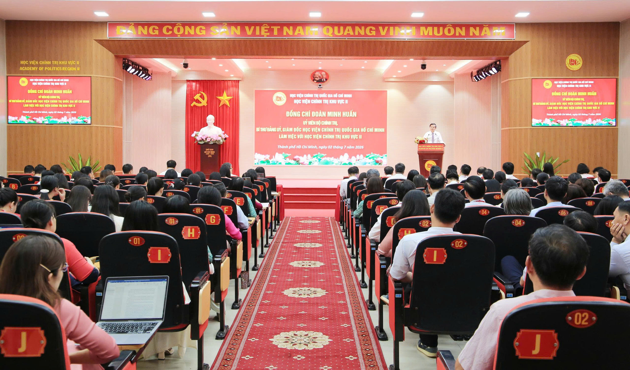 z8000961071762_625c2d9dd77065a0f6588ad245dcc6cf.jpg