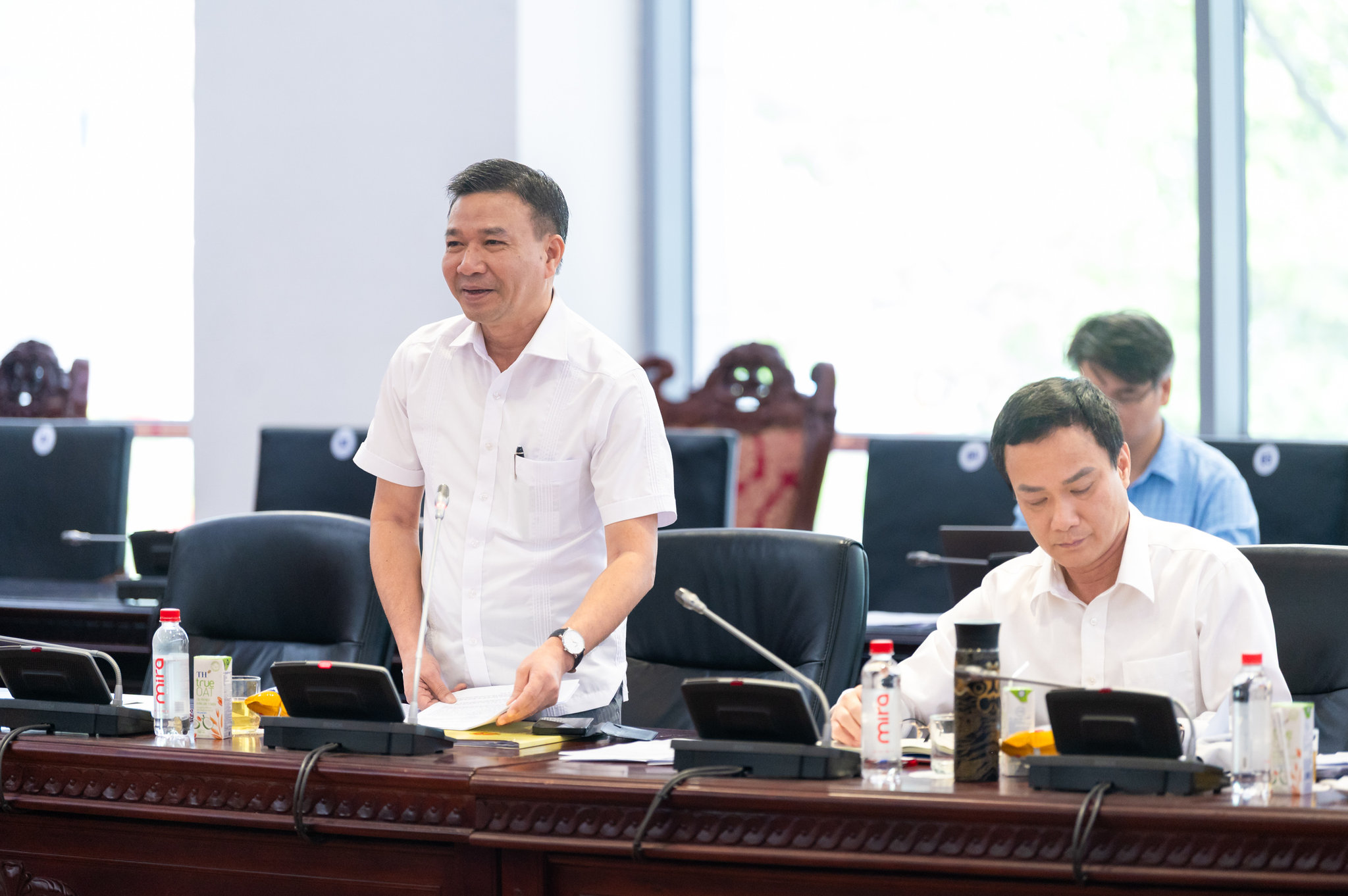 ĐBQH hoạt động chuyên trách tại Ủy ban Văn hóa và Xã hội Chu Mạnh Hùng trình bày tóm tắt dự thảo Kế hoạch tổ chức Hội thảo Giáo dục 2026