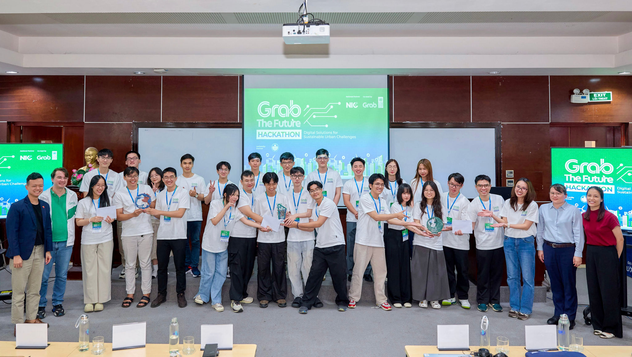 Các đội dự thi giành giải cao nhất tại GRAB the Future Hackathon 2026