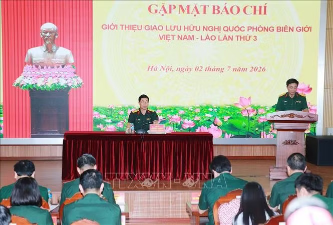 At the press briefing to introduce the third Vietnam – Laos Border Defence Friendship Exchange. (Photo: VNA)