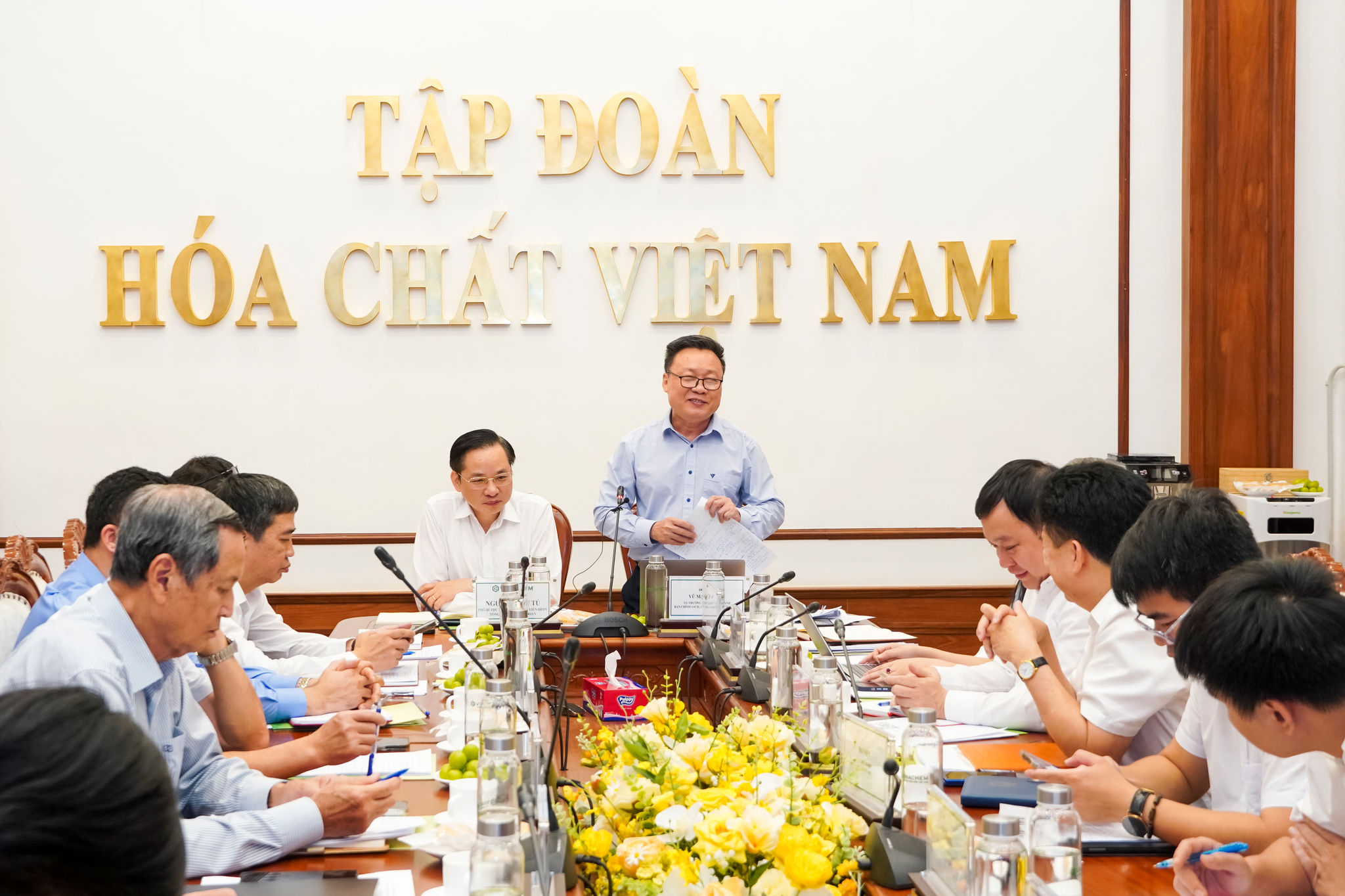 Ông Vũ Mạnh Hùng, Vụ trưởng vụ kinh tế ngành, Ban chính sách, chiến lược trung ương