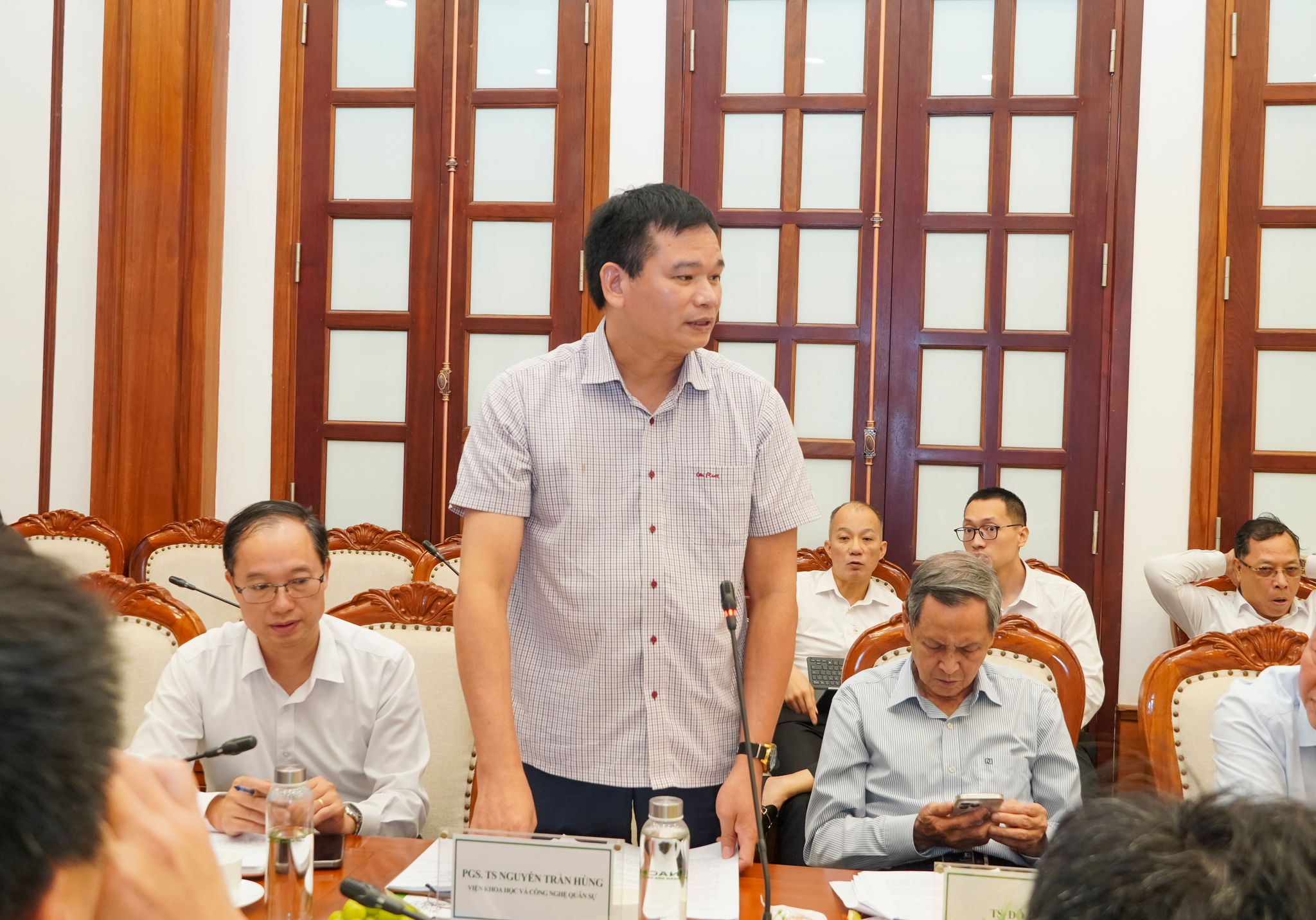 PGS.TS Nguyễn Trần Hùng - Viện Khoa học và Công nghệ Quân sự phát biểu ý kiến