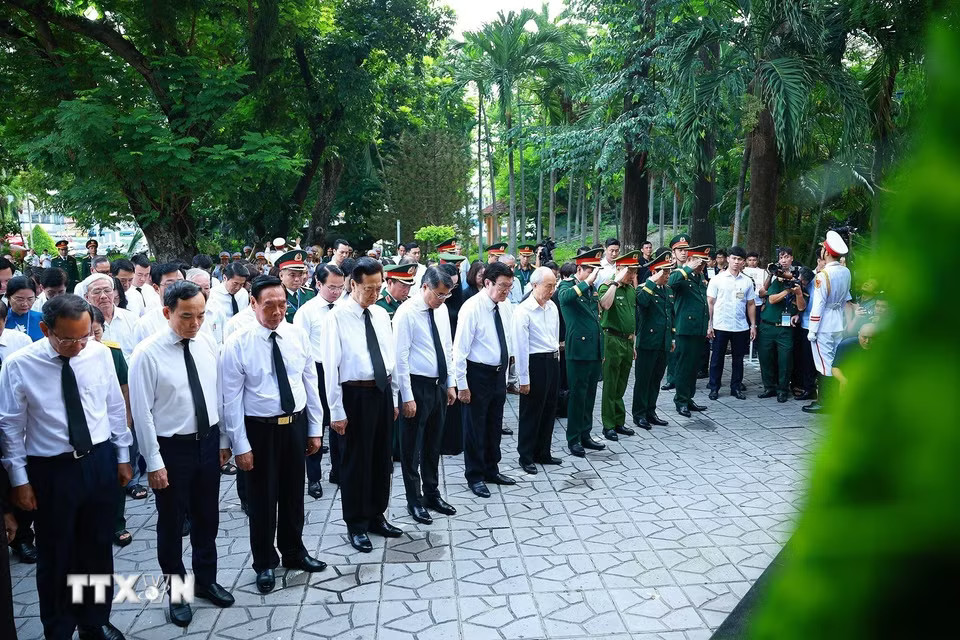 aa36fce426ae6be40c36-_ttxvn-thu-tuong-du-le-trien-khai-tim-kiem-quy-tap-hai-cot-liet-si-tai-cong-vien-le-thi-rieng-10.jpg.avif