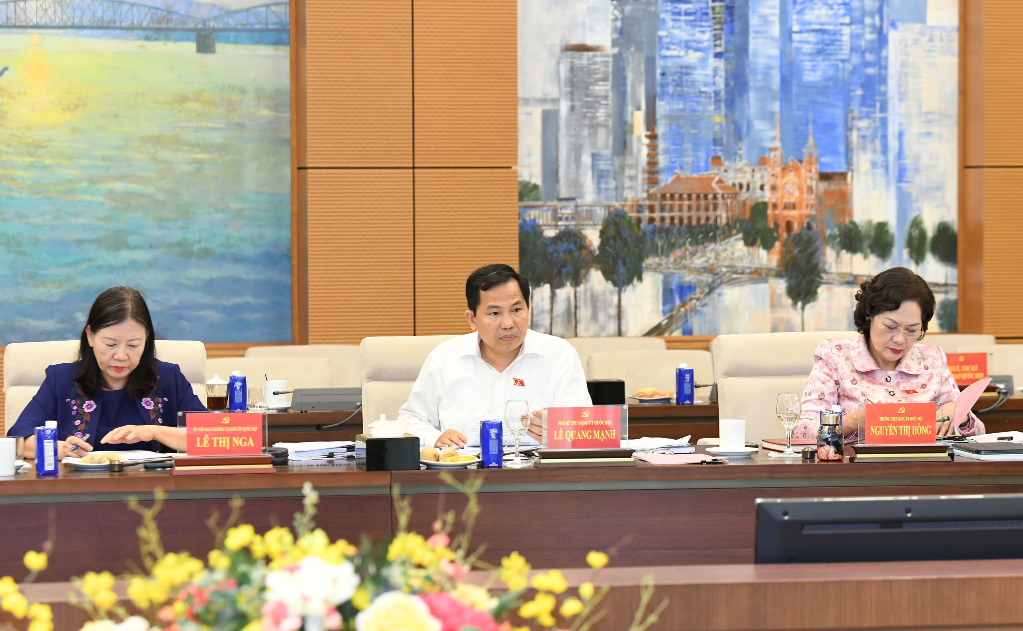 Các đại biểu tham dự cuộc họp.3