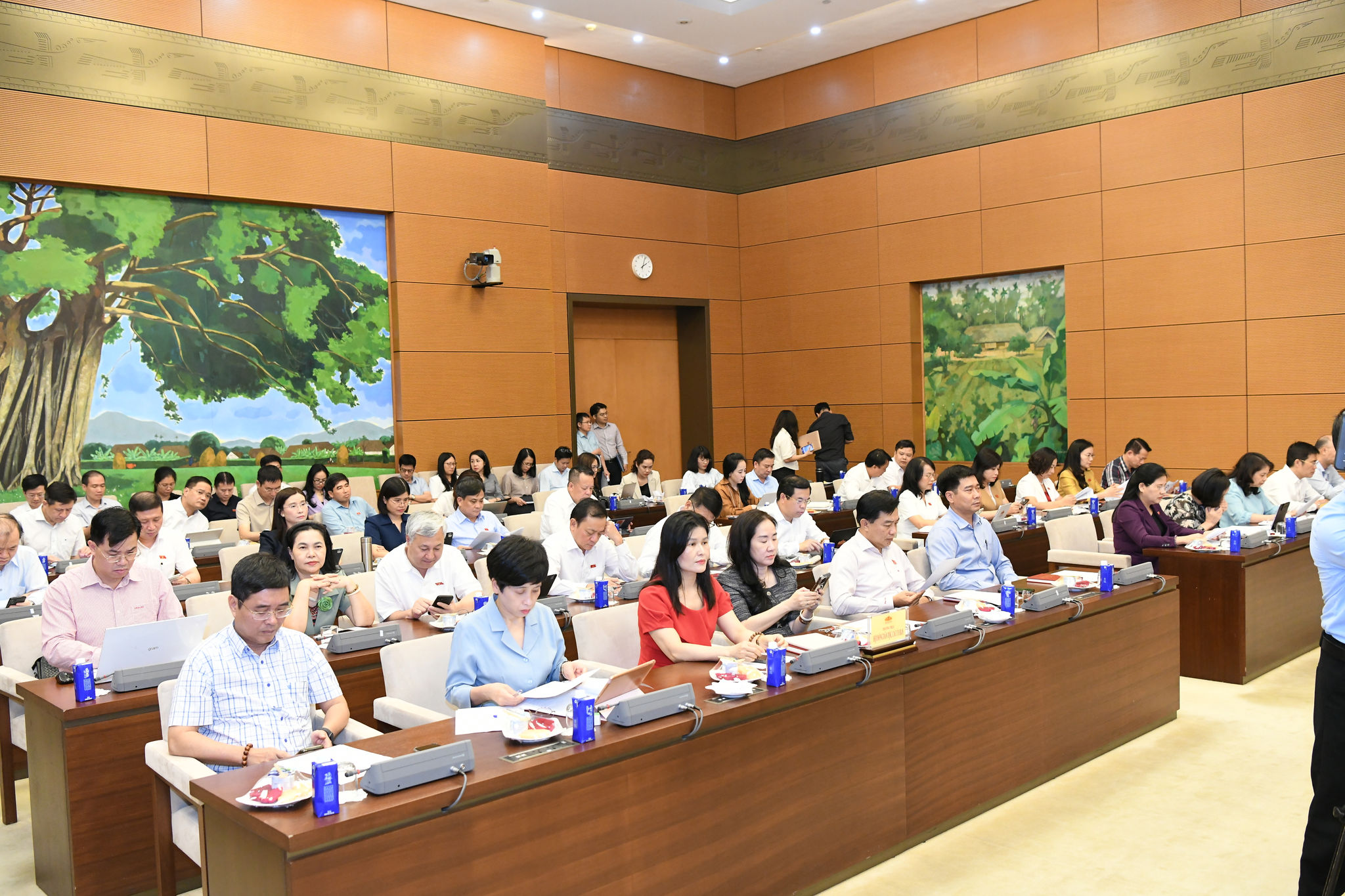 Các đại biểu tham dự cuộc làm việc.11