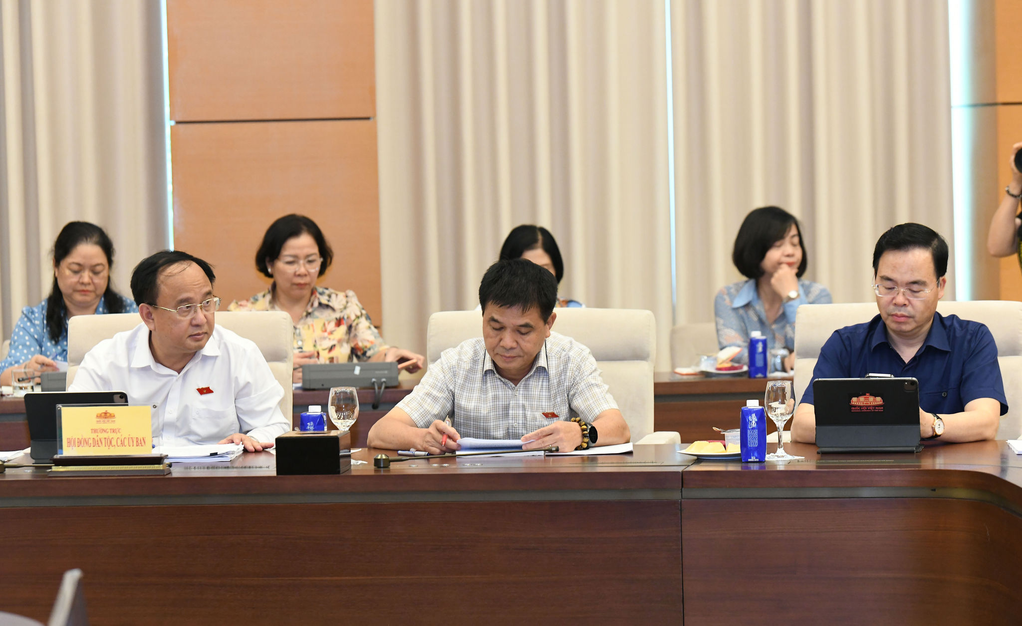 Các đại biểu tham dự cuộc làm việc.4
