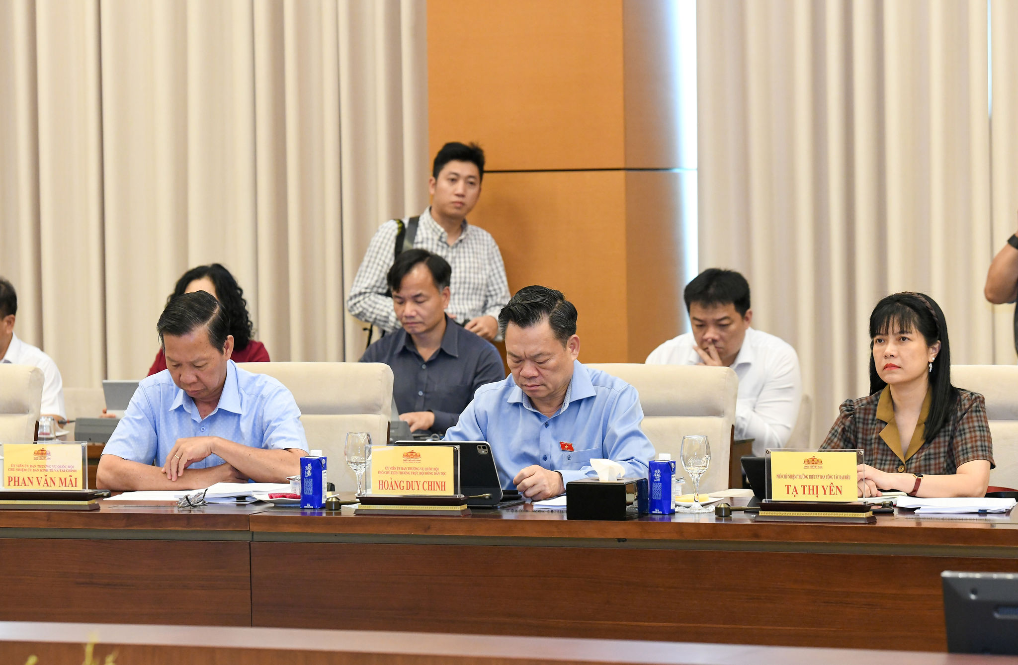 Các đại biểu tham dự cuộc làm việc.5