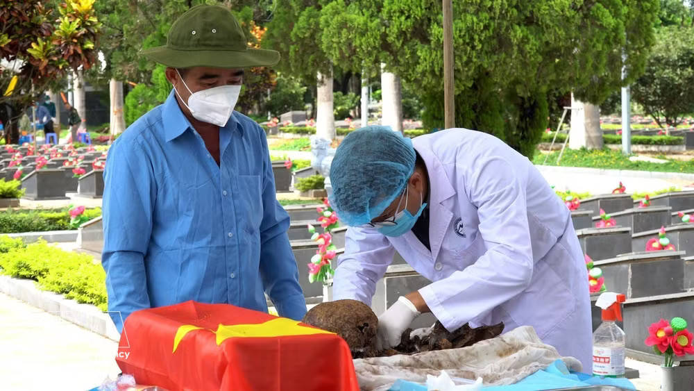 vnanet-potal-gia-lai-chay-dua-voi-thoi-gian-trong-chien-dich-500-ngay-dem-xac-dinh-danh-tinh-liet-si-8866948.jpg