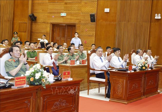 news.vnanet.vn-data-articles-2026-07-06-8869594-_vna_potal_tong_bi_thu_chu_tich_nuoc_tham_lam_viec_voi_trung_tam_ky_thuat_nghiep_vu_bo_cong_an_stand.jpg