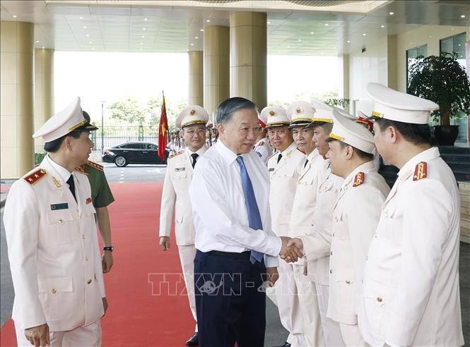 news.vnanet.vn-data-articles-2026-07-06-8869605-_vna_potal_tong_bi_thu_chu_tich_nuoc_tham_lam_viec_voi_trung_tam_ky_thuat_nghiep_vu_bo_cong_an_stand.jpg