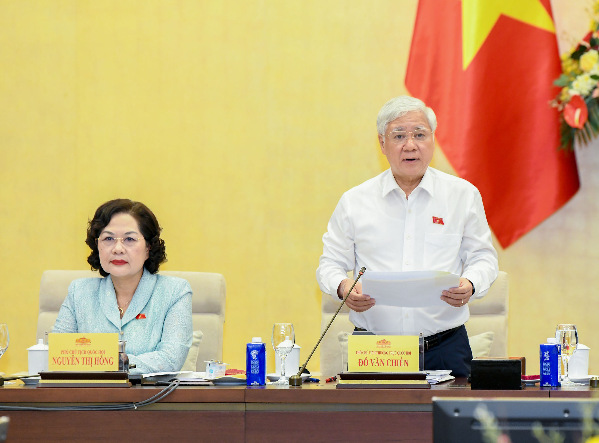 Phó chủ tịch Thường trực QH Đỗ Văn Chiến điều hành cuộc làm việc.3