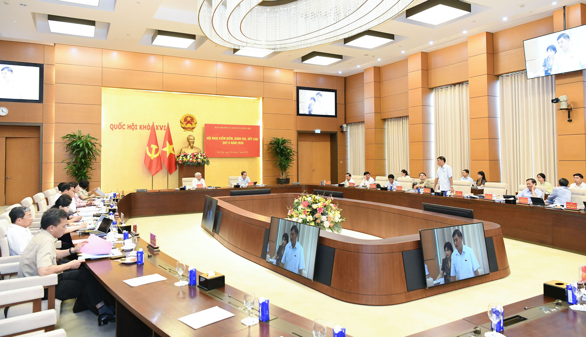 Quang cảnh cuộc họp Ban thường vụ Đảng ủy Quốc hội.1