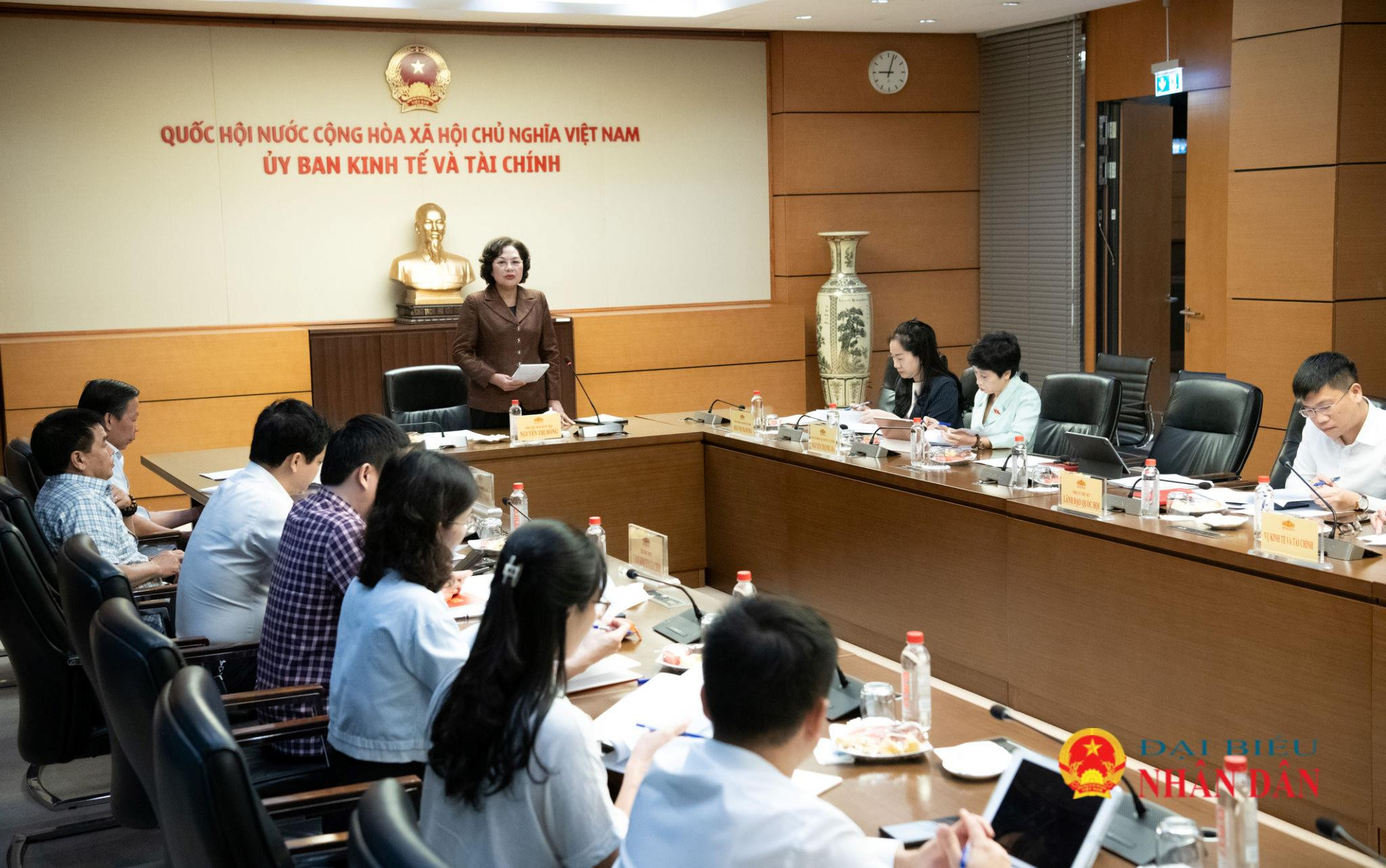 quang-canh-cuoc-lam-viec.2(1).jpg