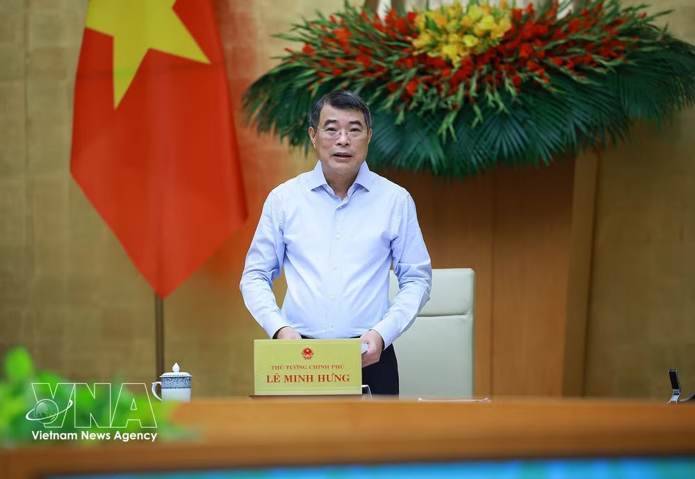 Prime Minister Le Minh Hung addresses the Government’s law-building session on July 8. (Photo: VNA) vnanet-potal-thu-tuong-chu-tri-phien-hop-chinh-phu-chuyen-de-ve-xay-dung-phap-luat-thang-7-nam-2026-8873374.jpg