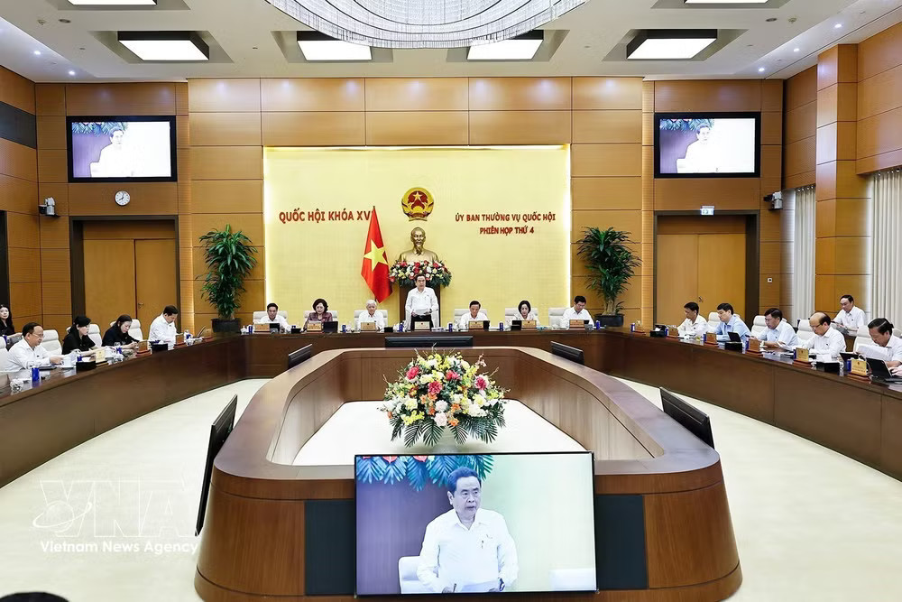 At the opening of the NA Standing Committee's fourth session. (Photo: VNA) vnanet-b.jpg