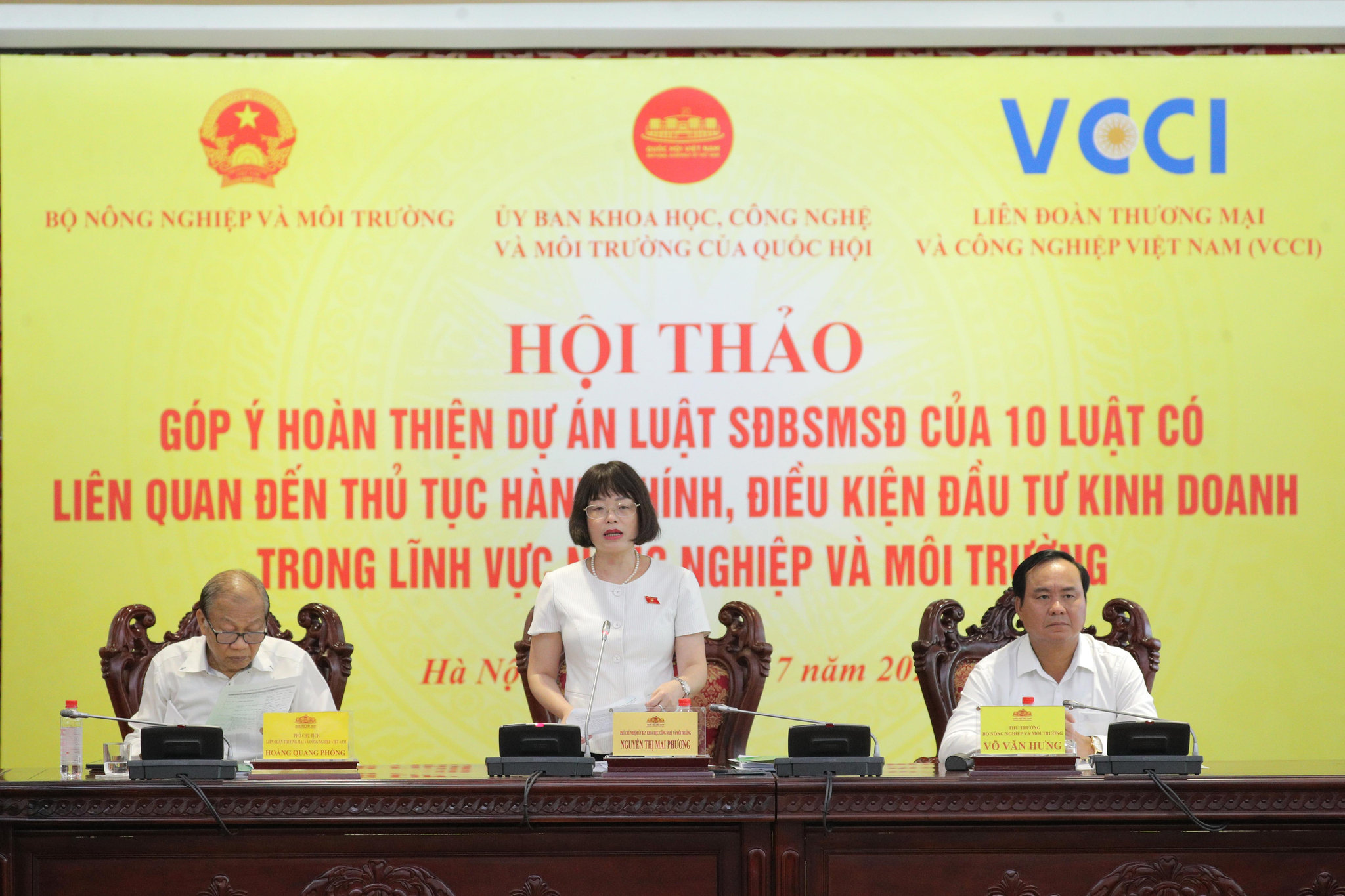 Phó Chủ nhiệm Ủy ban Khoa học, Công nghệ và Môi trường Nguyễn Thị Mai Phương chủ trì hội thảo