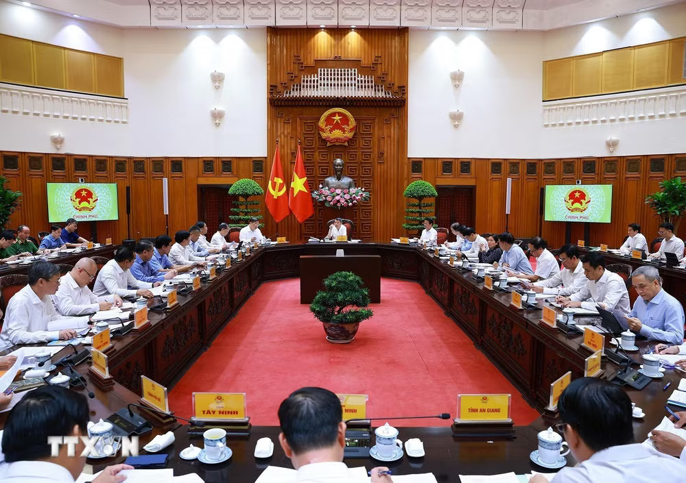 ttxvn-thu-tuong-chu-tri-phien-hop-bcd-ve-to-chuc-thi-hanh-an-thu-hoi-tai-san-bi-chiem-doat-that-thoat-trong-cac-vu-an-8874883.jpg