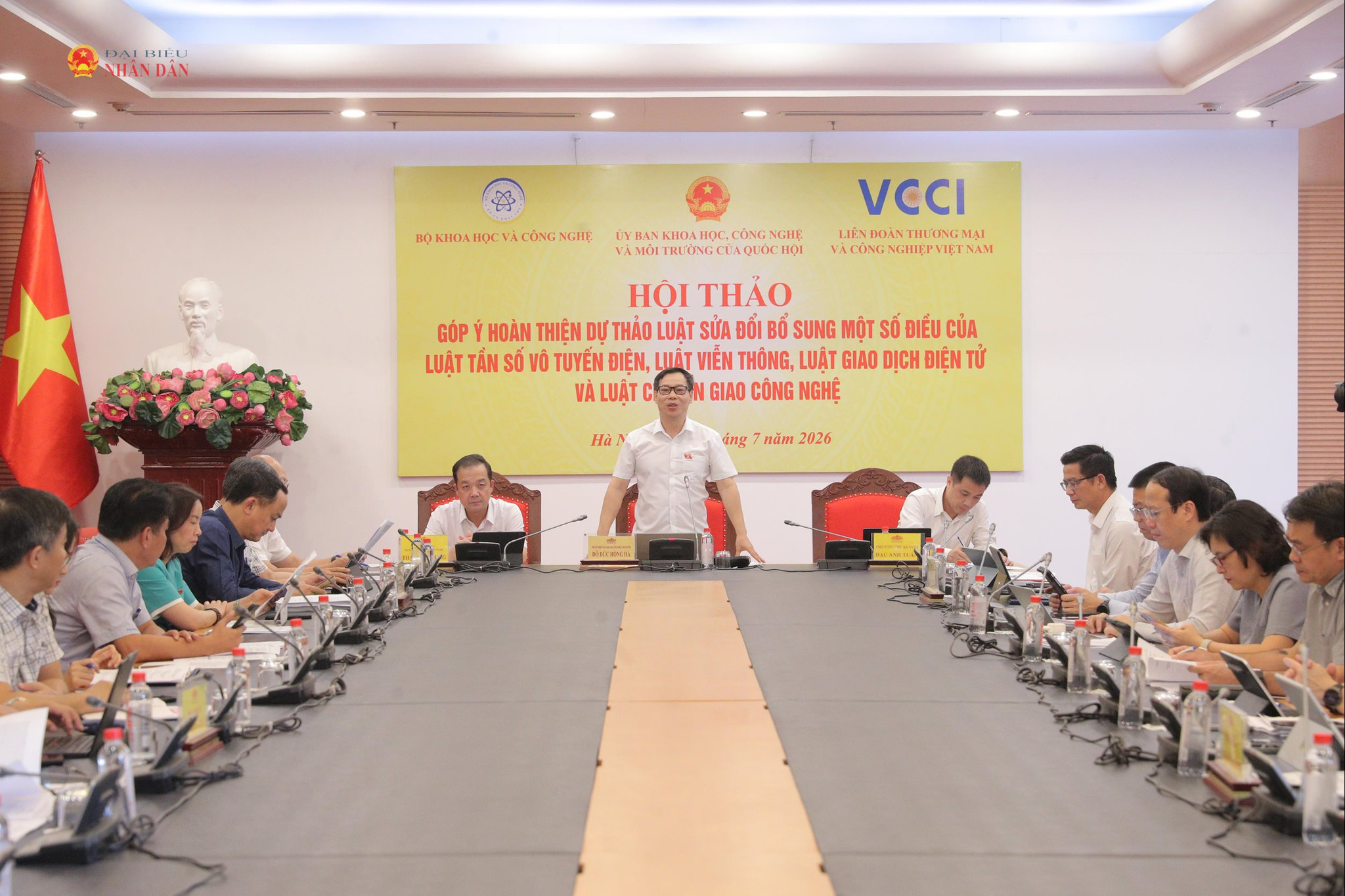 Toàn cảnh