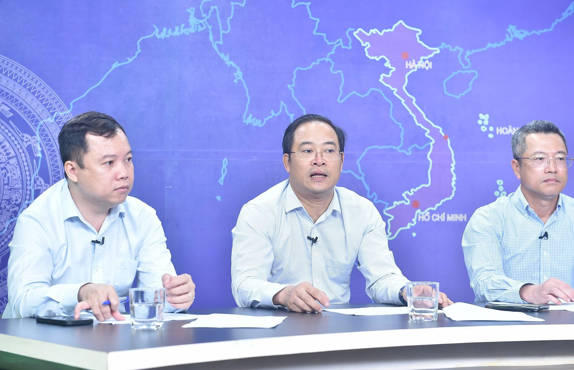 Các đại biểu phát biểu tại tọa đàm