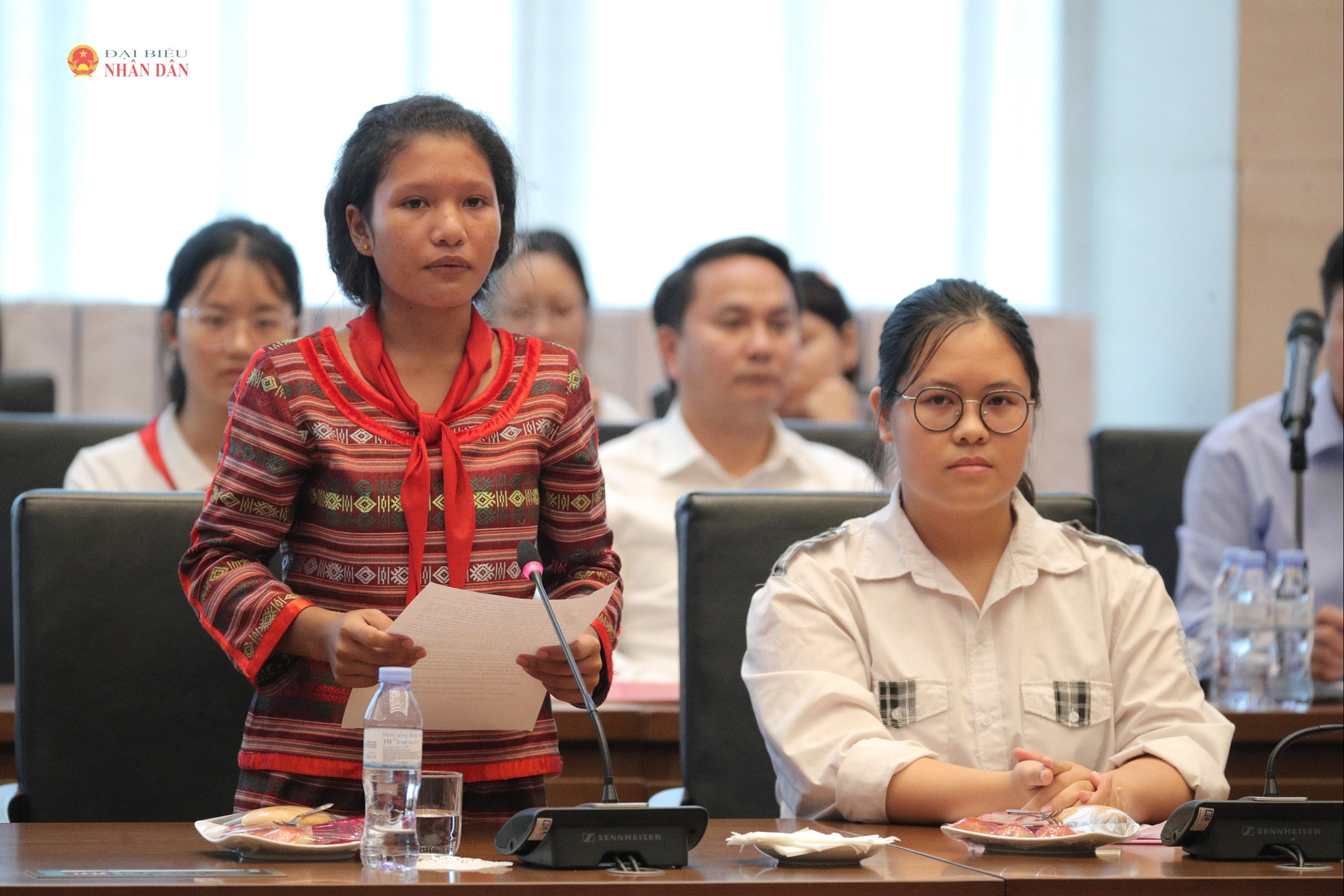 Đại diện các em học sinh tiêu biểu phát biểu 1