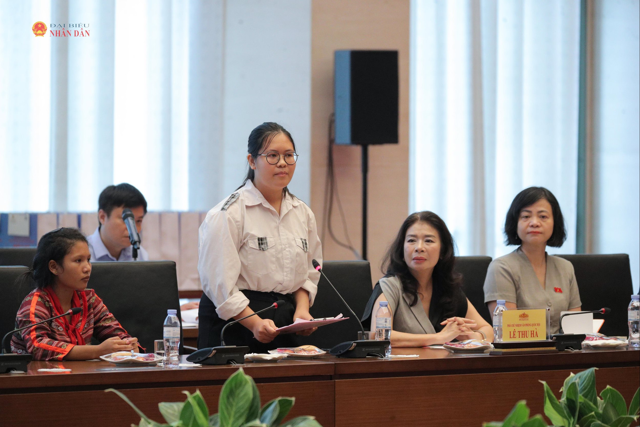 Đại diện các em học sinh tiêu biểu phát biểu