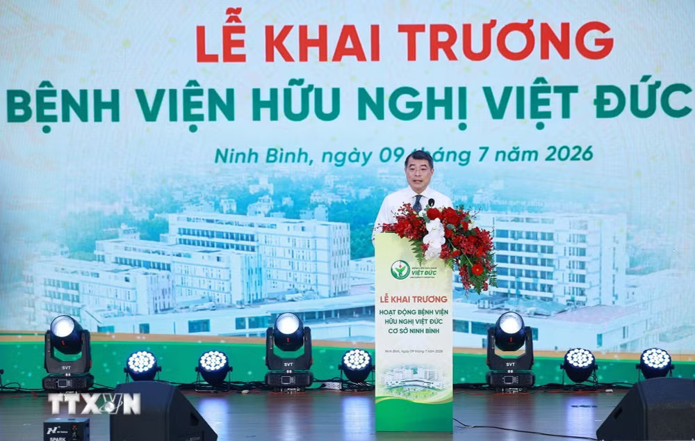 Thủ tướng Lê Minh Hưng phát biểu chỉ đạo tại Lễ khai trương hoạt động Bệnh viện Hữu nghị Việt Đức tại phường Liêm Tuyền, tỉnh Ninh Bình. (Ảnh: Dương Giang/TTXVN) ttxvn-0907-thu-tuong-tham-benh-vien-viet-duc-va-benh-vien-bach-mai-co-so-ninh-binh-4.jpg