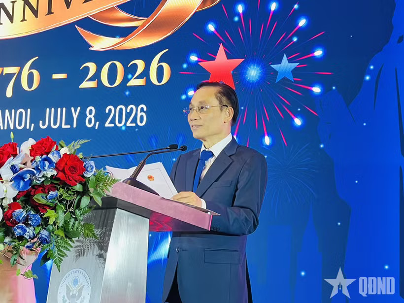 Minister of Foreign Affairs Le Hoai Trung speaks at the celebration of the 250th anniversary of the Independence Day of the US in Hanoi on July 8. (Photo: qdnd.vn)