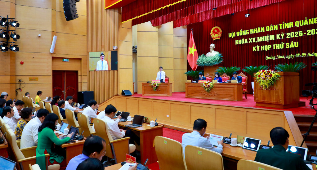 Quang cảnh phiên chất vấn và trả lời chất vấn tại kỳ họp