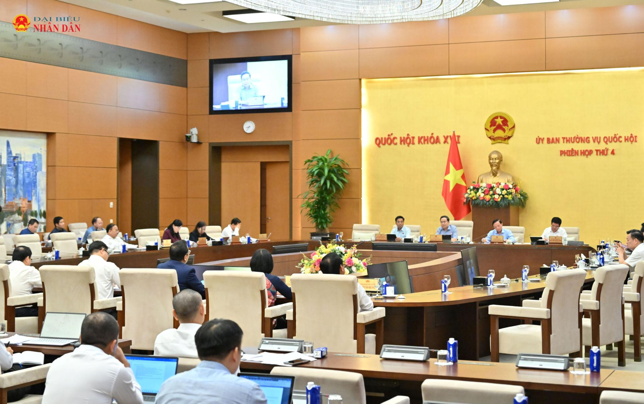 toan-canh-phien-hop-17ec4c398f477f78101a72eb86feb4b0(1).jpg