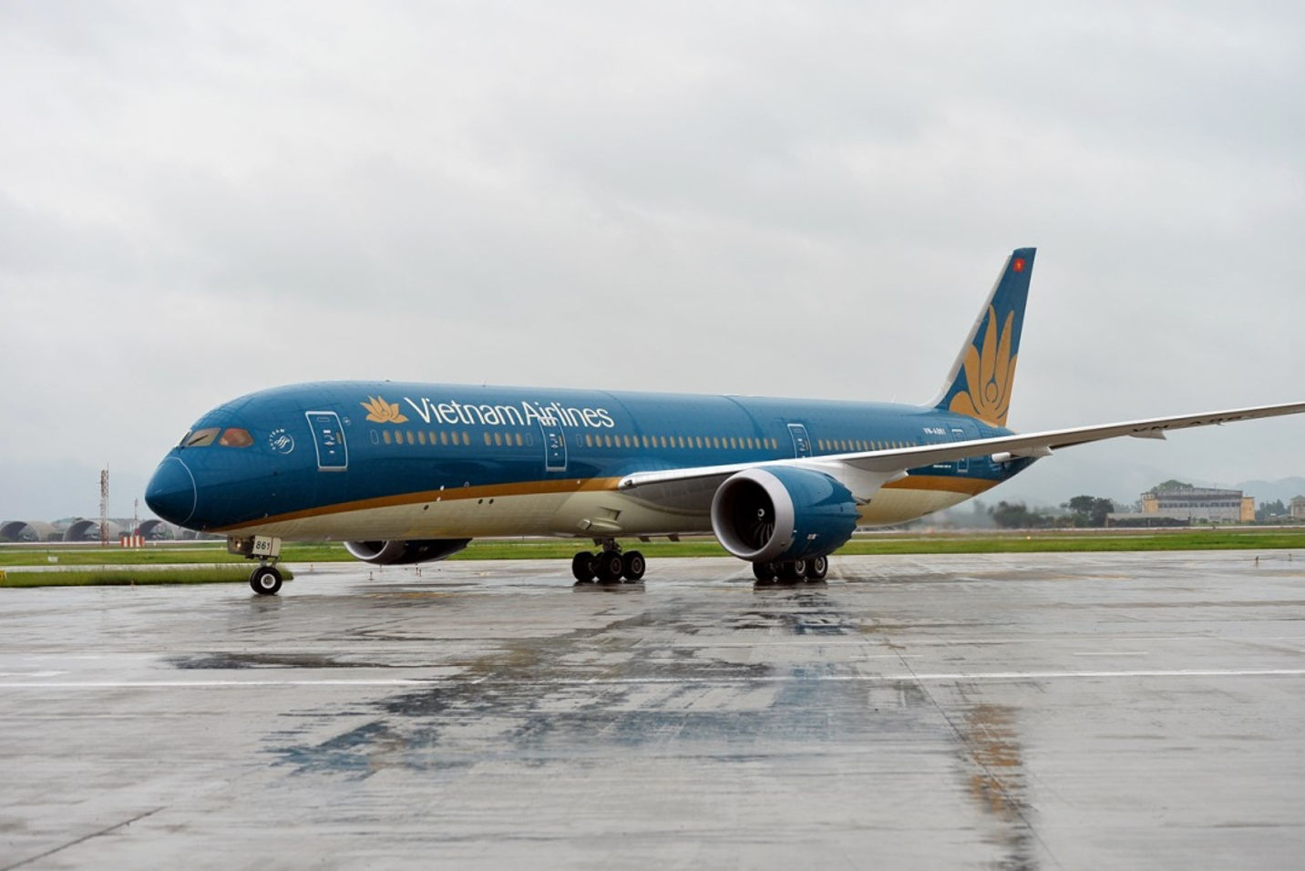Vietnam Airlines điều chỉnh kế hoạch khai thác nhằm bảo đảm an toàn tuyệt đối cho hành khách và phi hành đoàn trước ảnh hưởng của bão Ba Vì. (Ảnh minh họa)