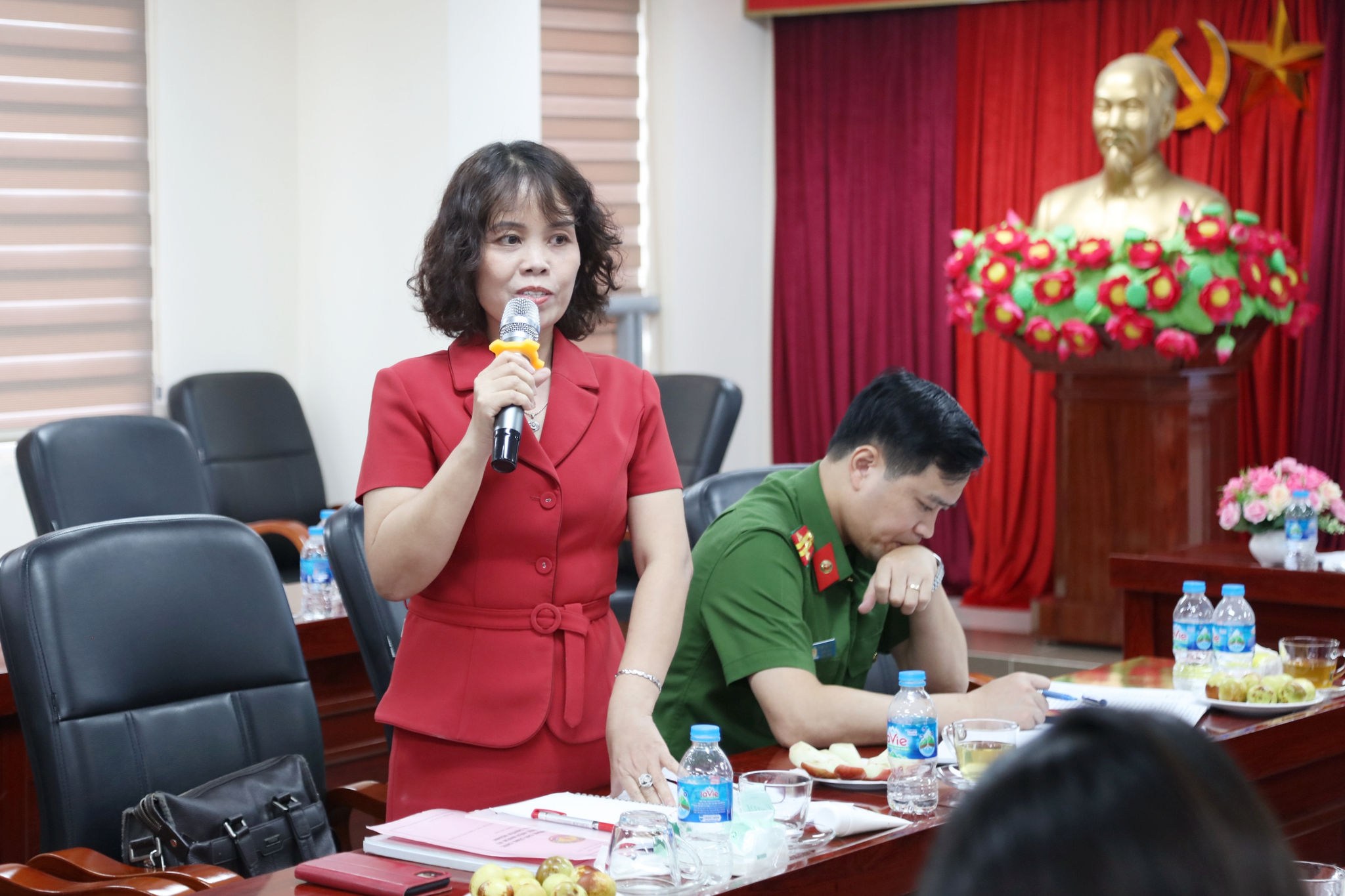 TS. Lương Thị Phương Lan, Trường Đại học Y Dược, Đại học Quốc gia Hà Nội trình bày tham luận.