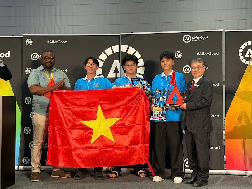 2 đội tuyển đại diện Việt Nam tại cuộc thi AI for Good 2026_Đội DCM giành giải Nhì