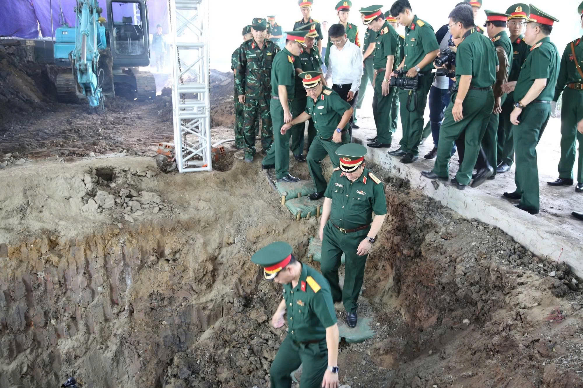 Đại tướng Nguyễn Trọng Nghĩa kiểm tra công tác tìm kiếm các hài cốt liệt sĩ