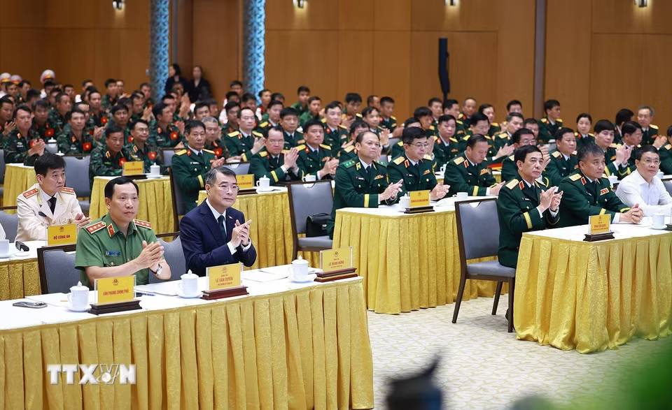 a7fda839f034561a248-_ttxvn-thu-tuong-du-le-tuyen-duong-doan-cong-tac-ho-tro-venezuela-khac-phuc-hau-qua-dong-dat-1107-2.jpg.avif