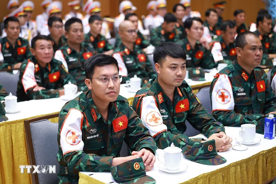 adfe7f4c3b4735a-_ttxvn-thu-tuong-du-le-tuyen-duong-doan-cong-tac-ho-tro-venezuela-khac-phuc-hau-qua-dong-dat-1107-6.jpg.avif