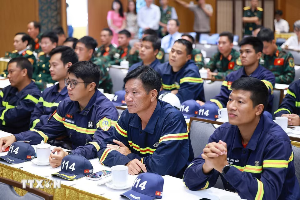 eea71e356ad4-_ttxvn-thu-tuong-du-le-tuyen-duong-doan-cong-tac-ho-tro-venezuela-khac-phuc-hau-qua-dong-dat-1107-5.jpg.avif