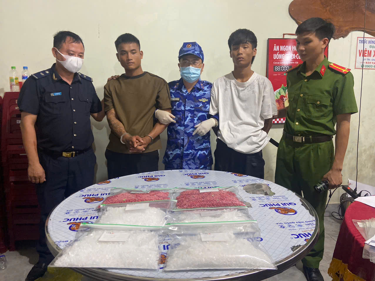 (vu ngay 22.6.2026) 2 đối tượng - 38000 viên ma túy tổng hợp 4 kg ma túy đá
