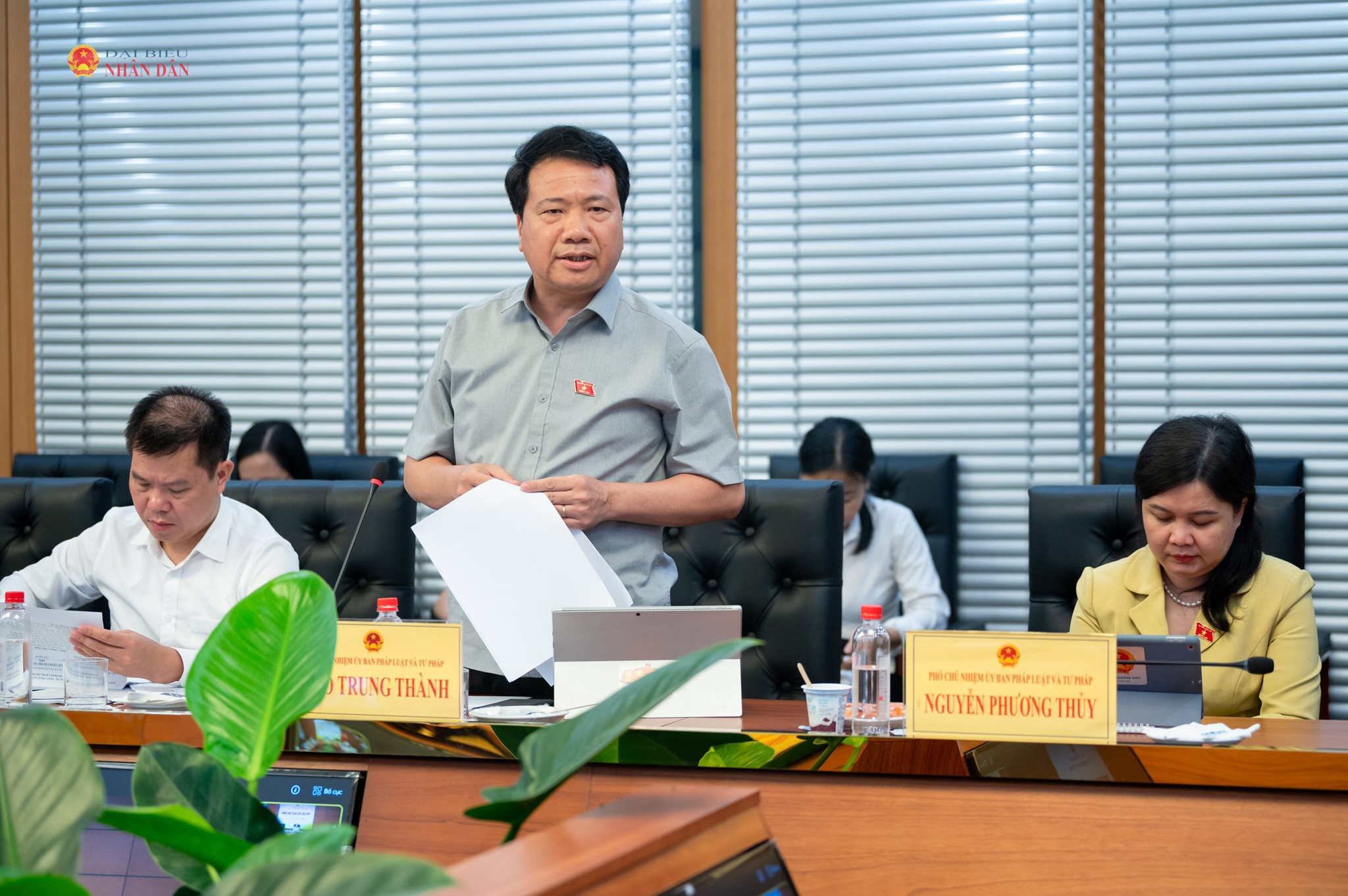 Phó Chủ nhiệm Ủy ban Pháp luật và Tư pháp Ngô Trung Thành phát biểu