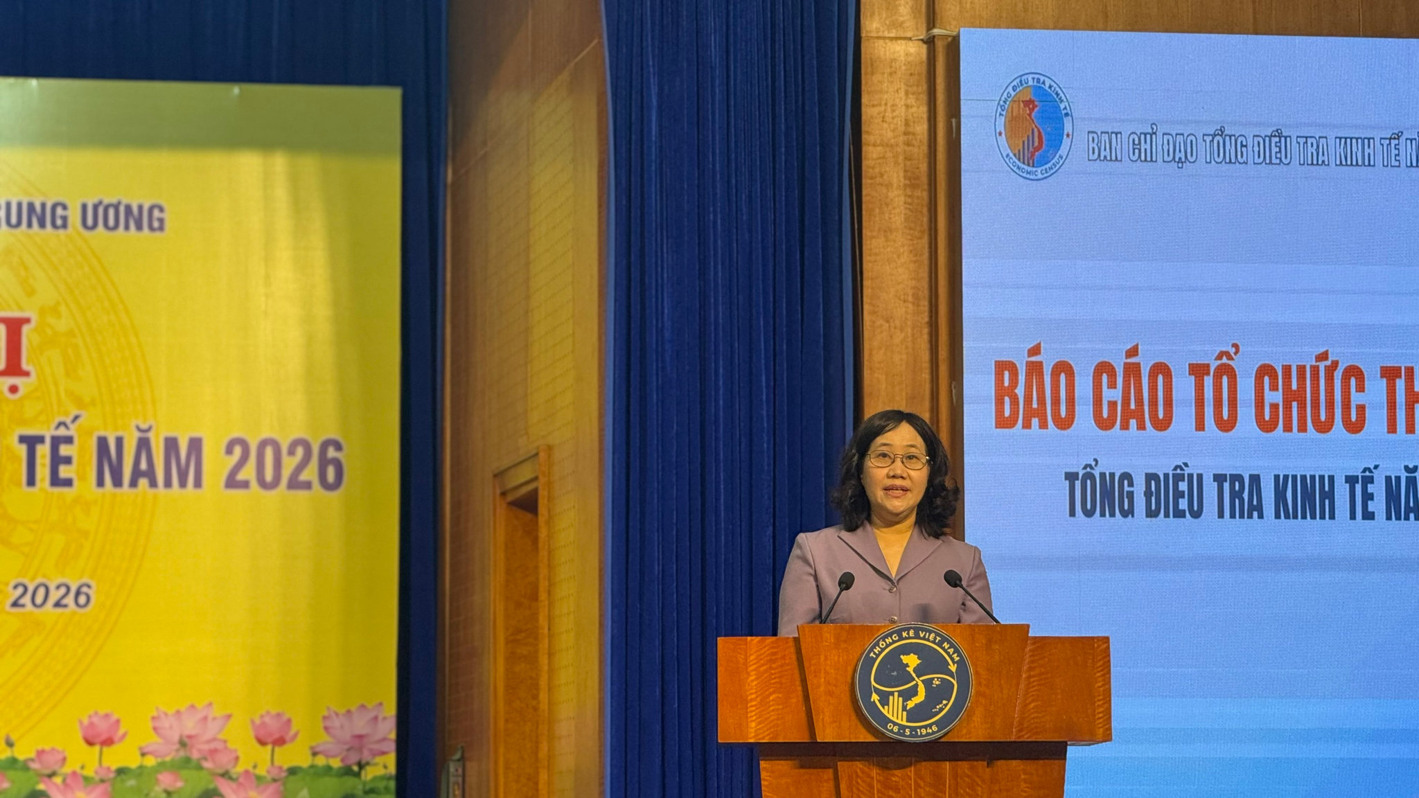 Cục trưởng Cục Thống kê Nguyễn Thị Hương báo cáo tại hội nghị.