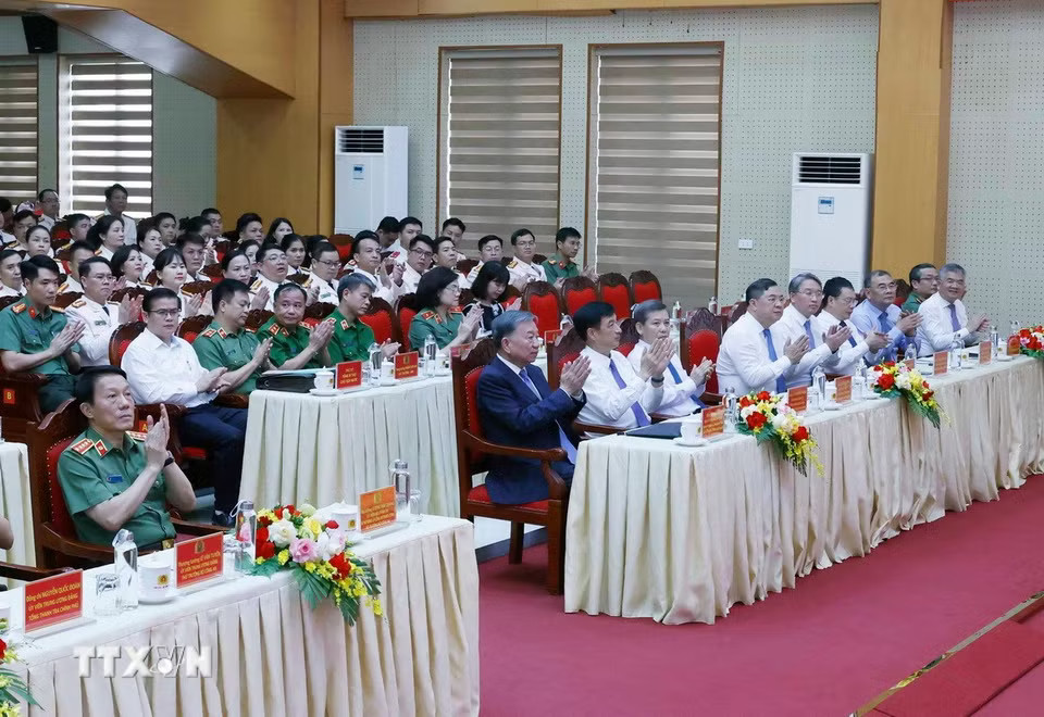 i-thu-chu-tich-nuoc-tham-lam-viec-voi-cuc-canh-sat-quan-ly-trai-giam-co-so-giao-duc-bat-buoc-truong-giao-duong-1-resize.jpg.avif