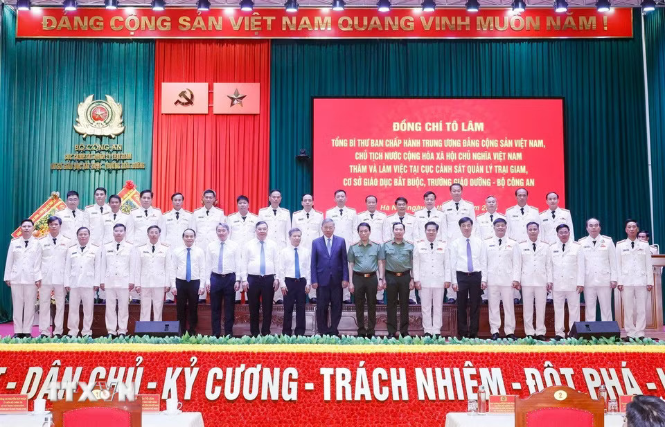 i-thu-chu-tich-nuoc-tham-lam-viec-voi-cuc-canh-sat-quan-ly-trai-giam-co-so-giao-duc-bat-buoc-truong-giao-duong-4-resize.jpg.avif